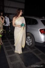 Twinkle Khanna at Abu Jani and Sandeep Khosla_s 25th year bash in Grand Hyatt, Mumbai on 8th Nov 2011 (52).JPG